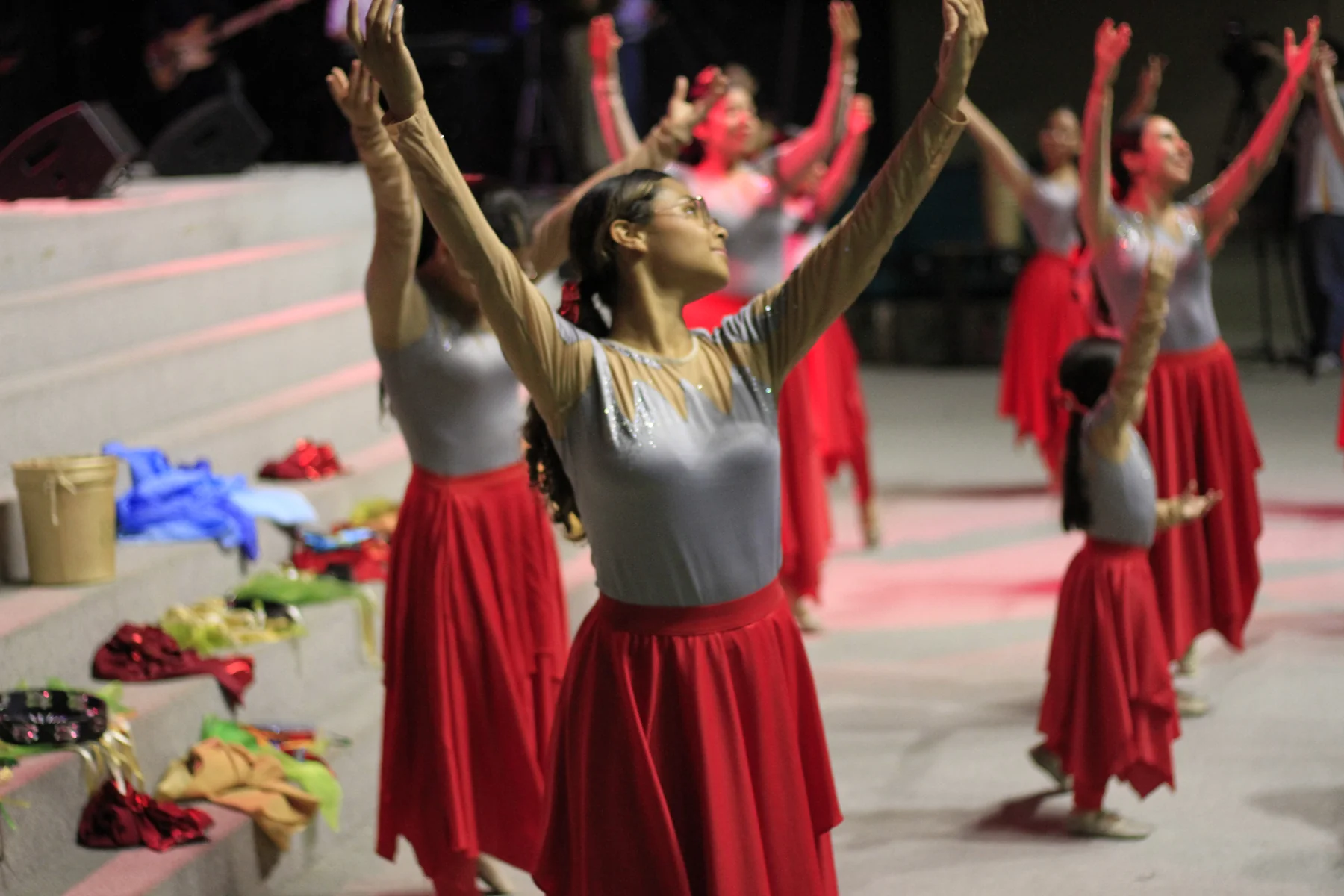 Presentación del equipo de danzas