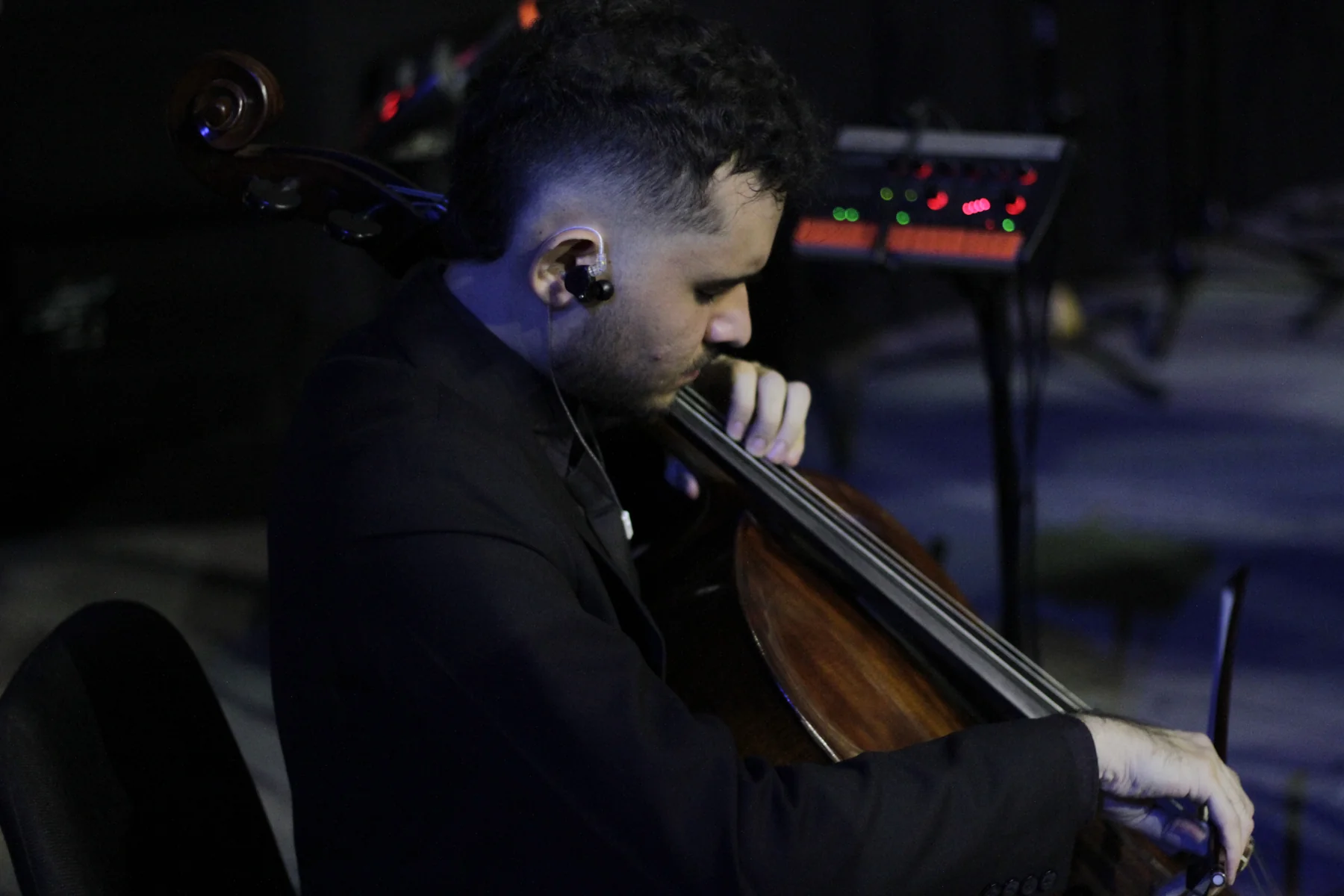 Violonchelista de ICC Worship